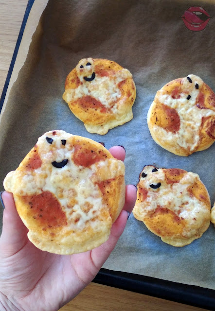 Przekąska na Halloween – mini pizza duszki